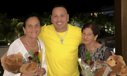 Jacob Forever se reencuentra con mamá y  abuela en Punta Cana