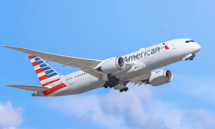 Avión de American Airlines con destino a Gainesville, Florida desciende 15 mil pies en  3 minutos