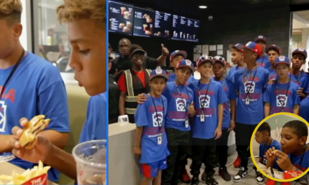 Equipo de béisbol infantil  cubano visita por primera vez un McDonald’s en Estados Unidos