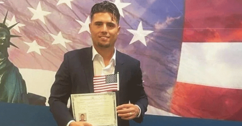 Aledmys Díaz, estrella del béisbol cubano, se convierte en ciudadano de Estados Unidos