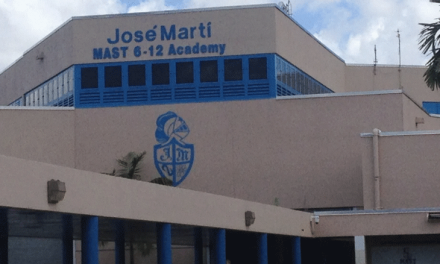 Cuatro Instituciones Educativas de Miami-Dade Brillan en el Top 100 de EE.UU.