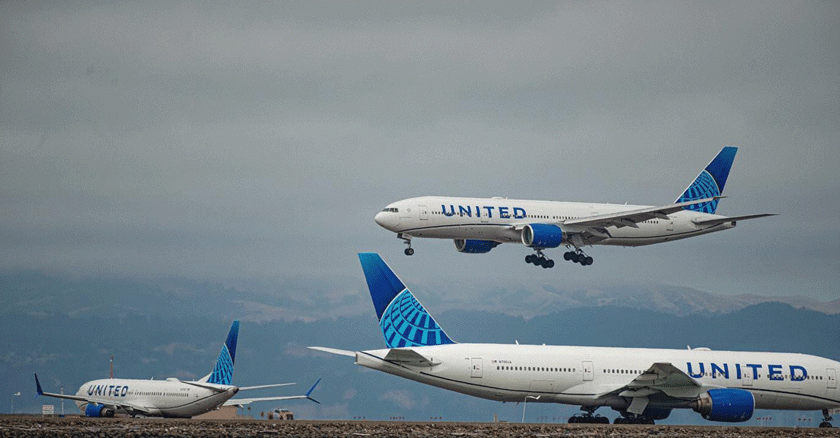 Vuelo de United Airlines afronta emergencia en el aire