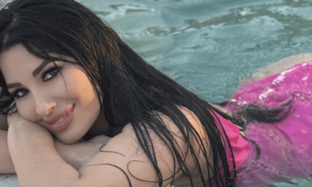 Cubana Heydy González más sensual que nunca en la piscina