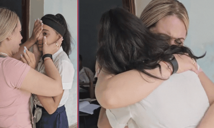 Una Madre e Hija Cubanas se Reencuentran en un Abrazo Lleno de Años de Anhelo